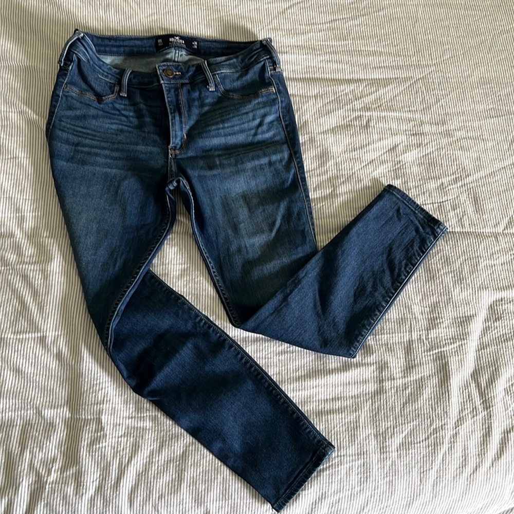 Medium wash mid rise jean leggings. Hollister brand. Size 11S. Like new.